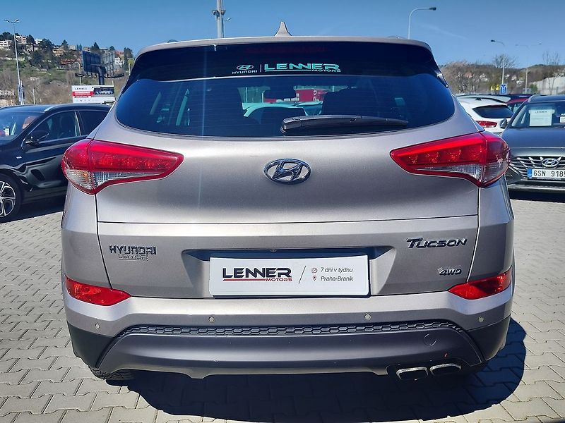Hyundai Tucson 2.0 CRDi/100kW Style 4x4 - fotka 6 z 36