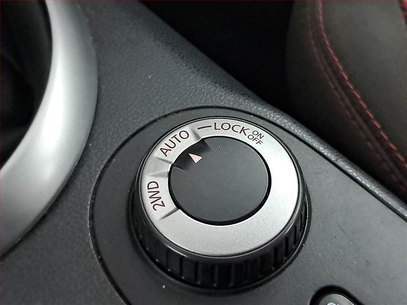 Nissan Qashqai (2007) 2.0, 4X4, Tempomat - fotka 15 z 18