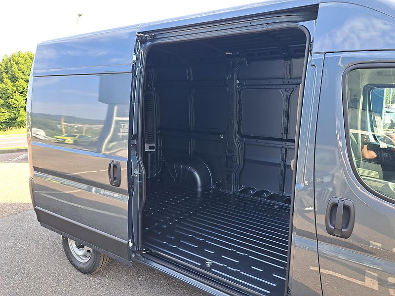 Peugeot Boxer (2026)  Furgon 3000 L2H2 BlueHDi 120k - fotka 8 z 14