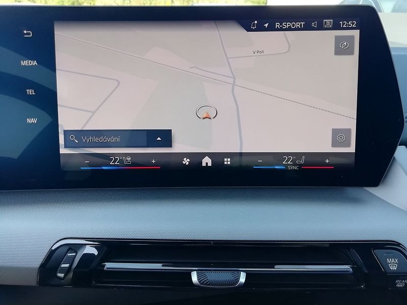 BMW Řada 2 218i 100 kW Active Tourer - fotka 10 z 19