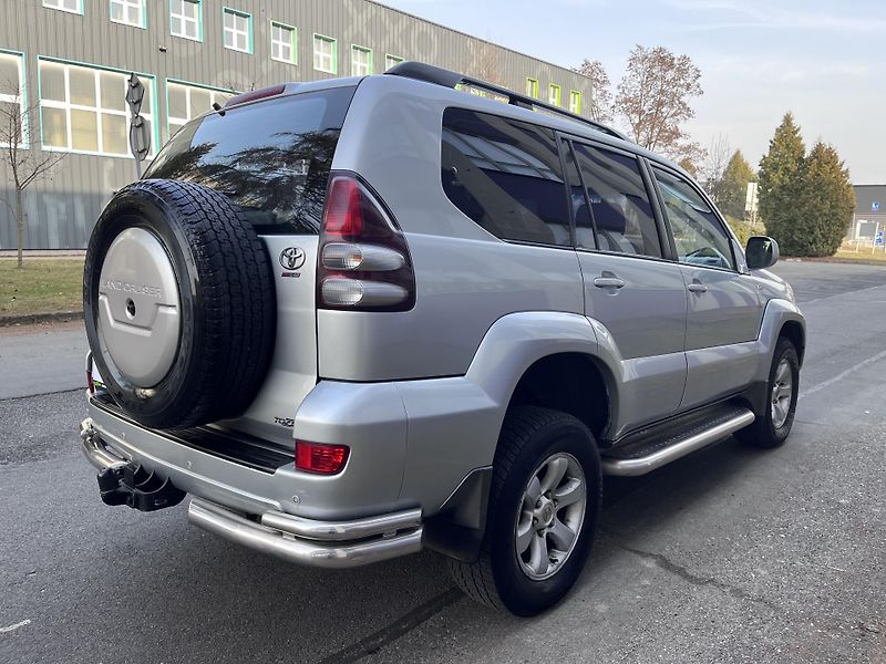 Toyota Land Cruiser 120 3,0D 4WD/automat 8-míst/ČR - fotka 5 z 39