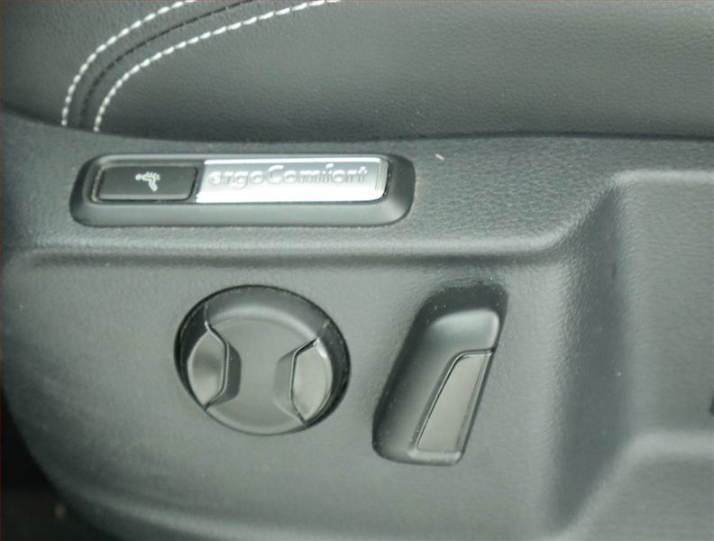 Volkswagen Passat (2021) Elegance 2.0 TDI - fotka 18 z 22