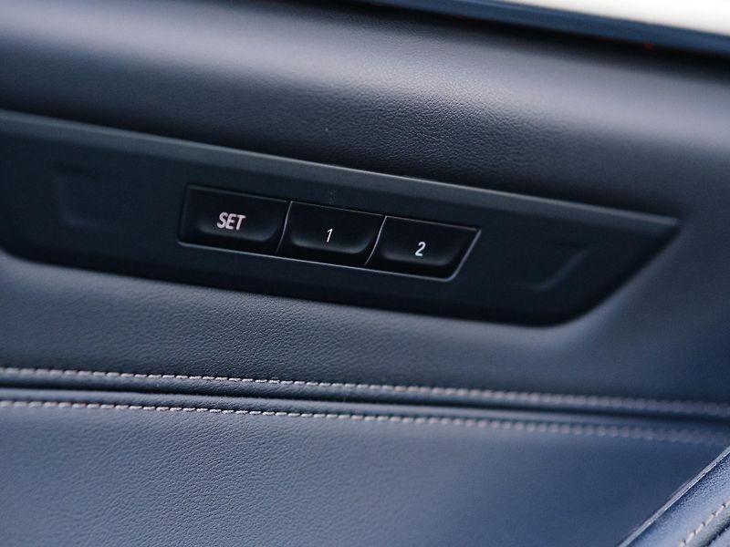 BMW Řada 5 M550i xDrive, DPH, SEDAN - fotka 38 z 46