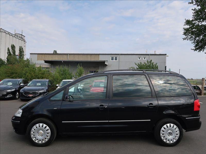 Volkswagen Sharan 1,9 TDi,96kW,7míst,aut.klima - fotka 5 z 24