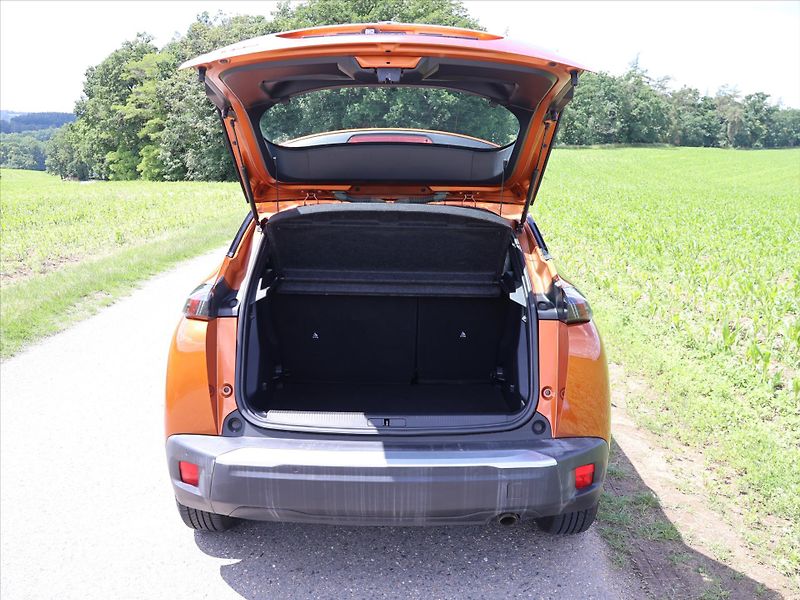 Peugeot 2008 1,2 PT 74kW CZ Klima ACTIVE - fotka 9 z 34