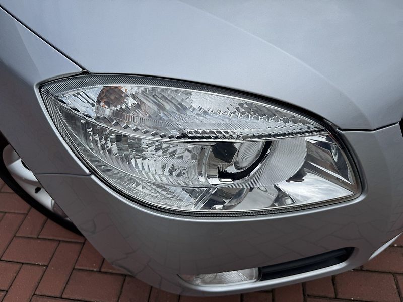 Škoda Fabia (2009) 1.4 16V Digi Klima Tempomat - fotka 42 z 50