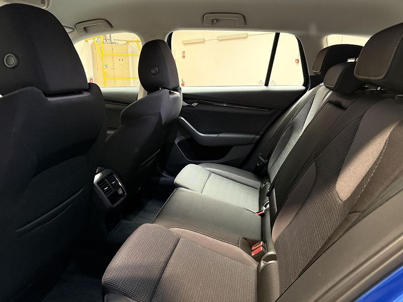 Škoda Octavia 2.0 TDI 85kW Ambition Combi - fotka 9 z 14