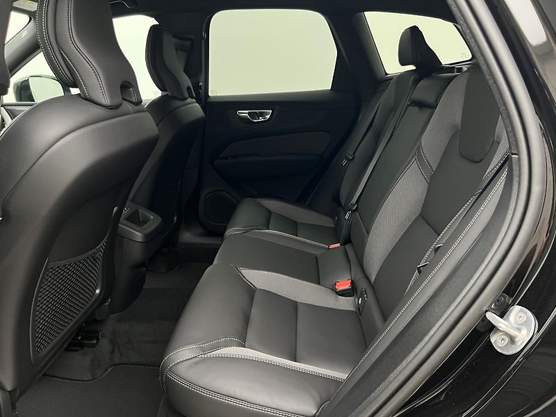 Volvo XC60 (2026) B5 AWD BLACK EDITION PLUS AUT - fotka 5 z 45