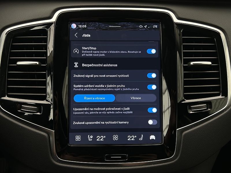 Volvo XC90 2.0  B5 4x4 Plus - fotka 23 z 29