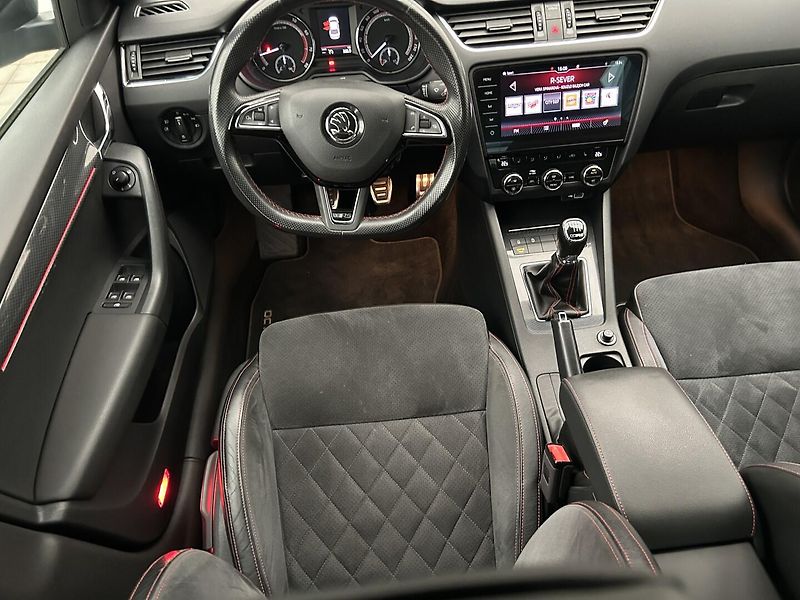 Škoda Octavia 2.0 TSI RS - fotka 10 z 35