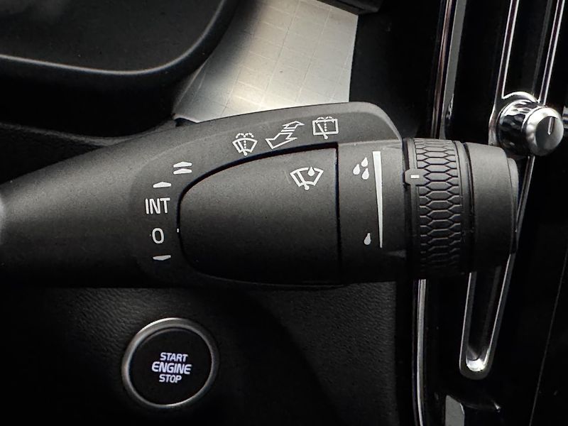 Volvo XC40 B4 DARK ULTRA REZERVACE - fotka 33 z 48