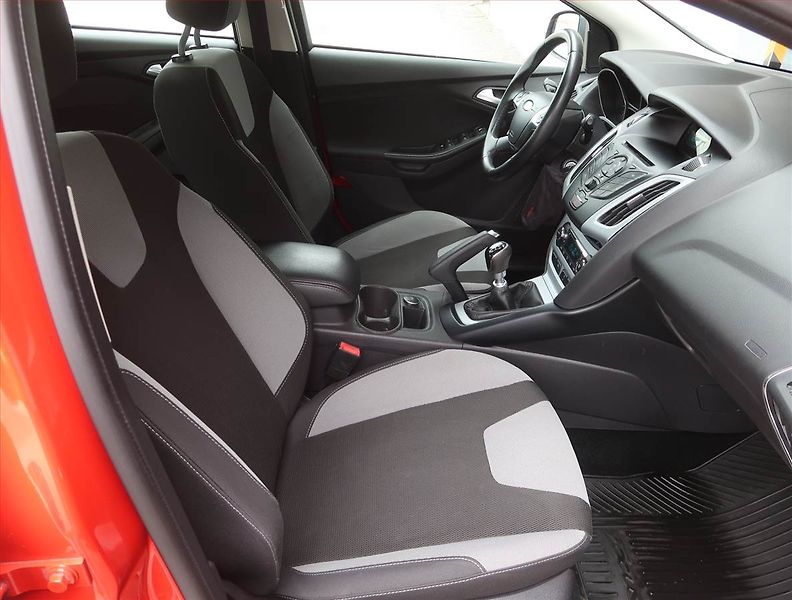 Ford Focus (2014) Trend Sport 1.0 EcoBoost - fotka 9 z 16