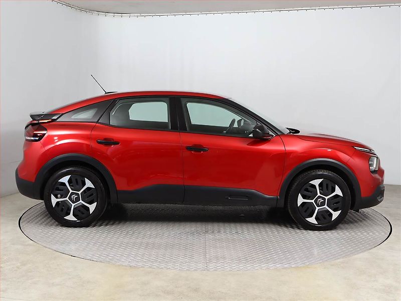 Citroën C4 (2021) Feel 1.2 PureTech, ČR,1.maj - fotka 6 z 15