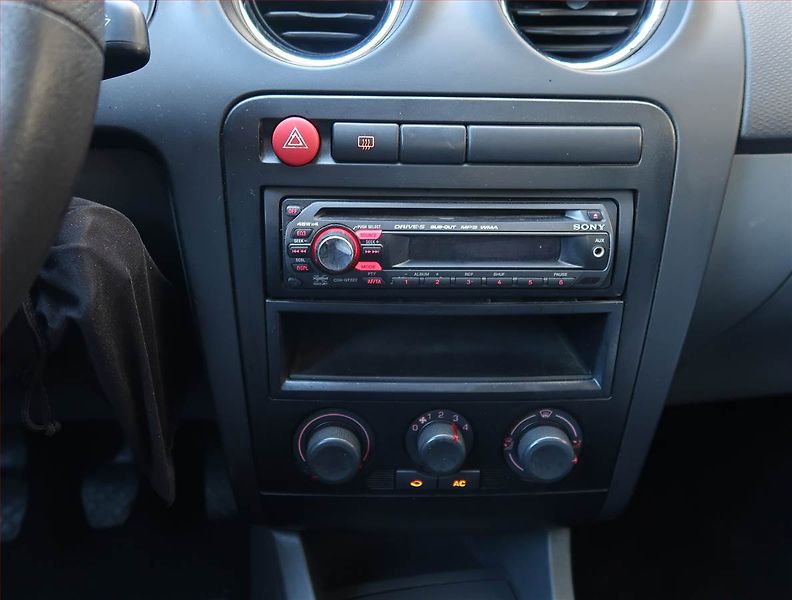 Seat Ibiza (2007) 1.4 16V, po STK, Tažné, Klima - fotka 12 z 15