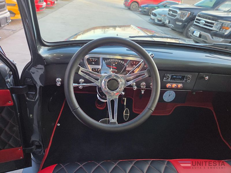 Ford F-150 (1955) 1955 Ford F100 Panel  - fotka 11 z 16