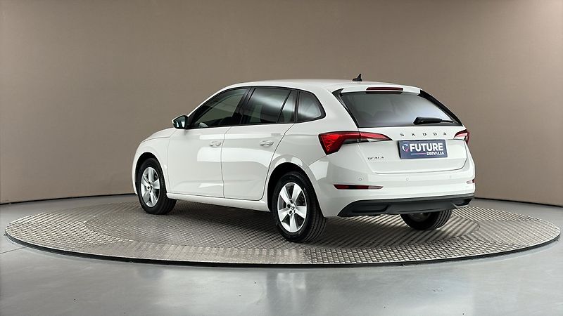Škoda Scala 1.0 TSI Ambition - fotka 2 z 23