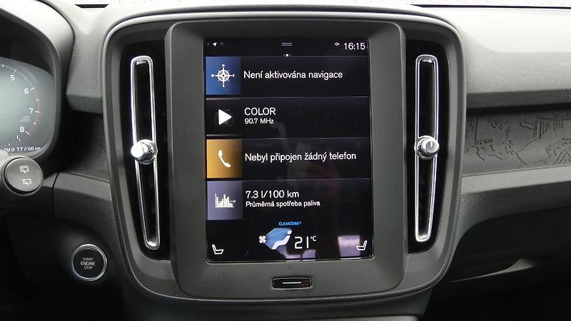 Volvo XC40 T2 FWD Momentum Core - fotka 14 z 21
