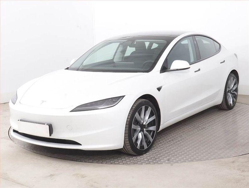 Tesla Model 3 (2023) Standard Range LFP, SoH 96% - fotka 2 z 22