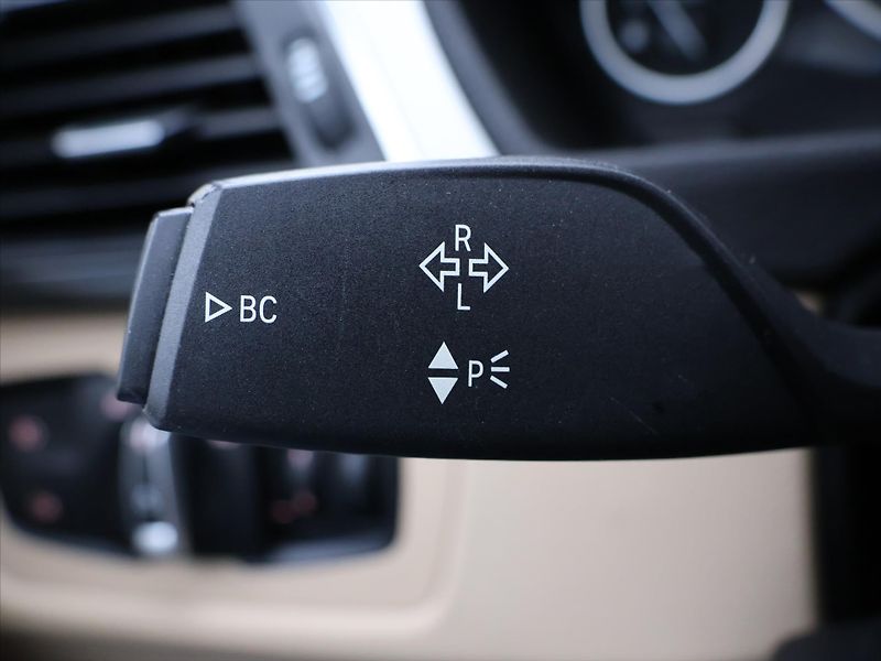 BMW Řada 3 2,0 318d M Sport Aut. CZ DPH - fotka 17 z 34