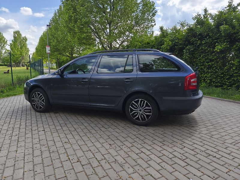 Škoda Octavia 2.0 FSI kombi Elegance LPG - fotka 5 z 29