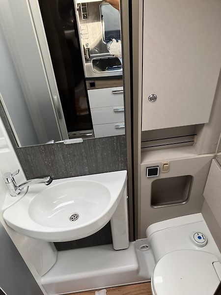 Hymer Exsis I 474 volné od 1.10.26 - fotka 17 z 25