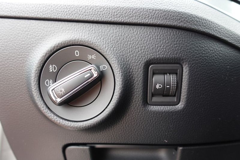Škoda Superb 1.4 TSI 110kW Active Combi DSG - fotka 17 z 26
