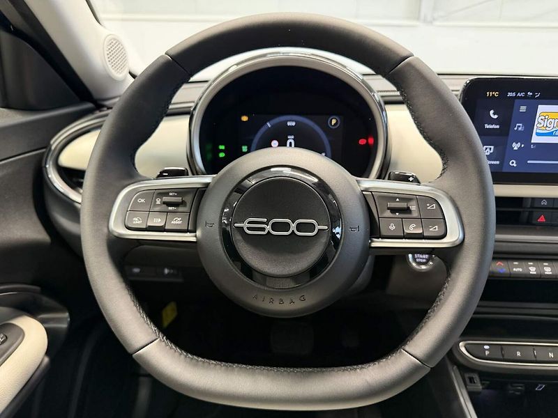 Fiat 600 (2025) La Prima 1.2 Turbo Hybrid 145k - fotka 8 z 22