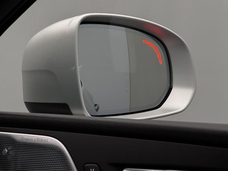 Volvo XC60 T8 AWD RECHARGE R-DESIGN AUT - fotka 20 z 51