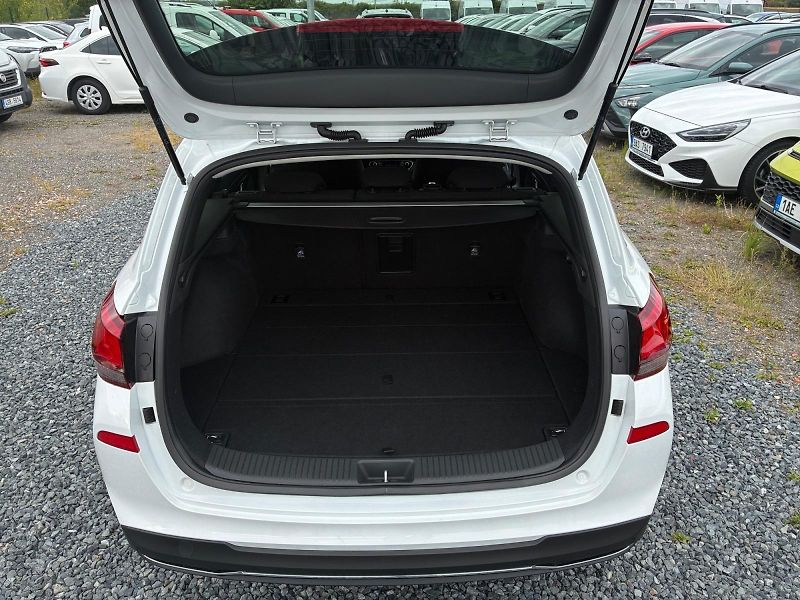 Hyundai i30 (2022) SMART 1.5T-GDI 118kW 1.CZ DPH - fotka 6 z 11