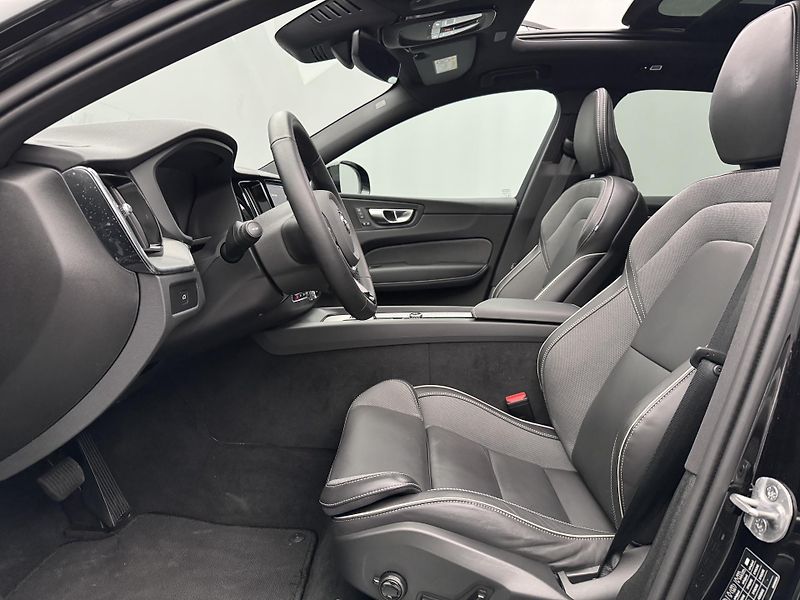 Volvo XC60 B5 AWD BLACK EDITION AUT  - fotka 4 z 49