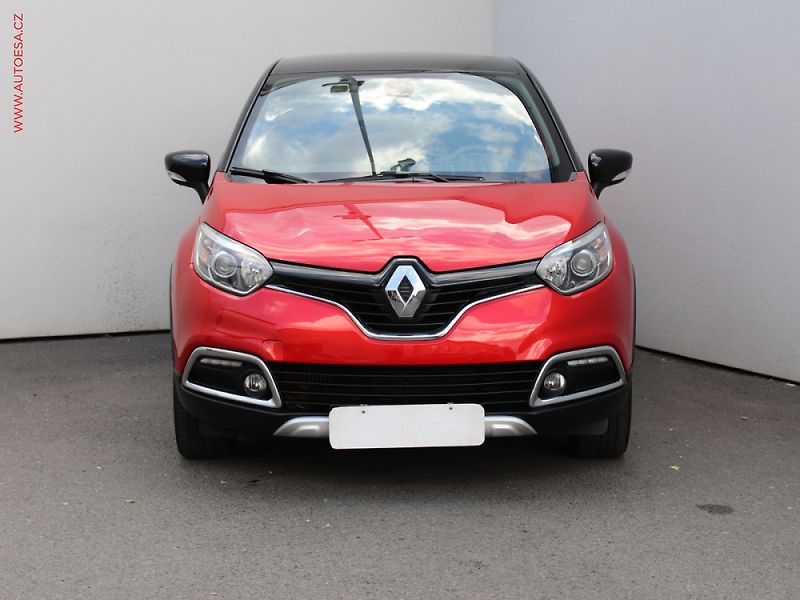 Renault Captur (2017) 1.2 TCe, Crossboarder, navi - fotka 2 z 3