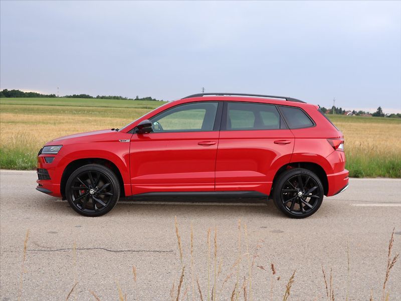 Škoda Karoq 1.5 TSI Sportline Virtual 1.Ma - fotka 4 z 28