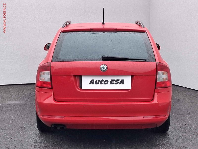 Škoda Octavia (2011) 1.4 TSi, Family, DSG, xenon - fotka 5 z 17