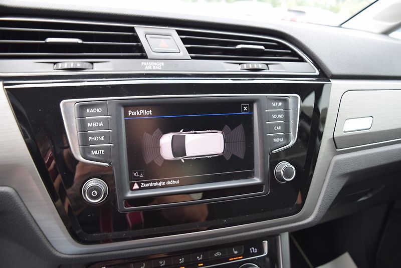 Volkswagen Touran (2017) 1.4TSI 110kw CLBMT 7MÍST TAŽNÉ - fotka 24 z 50