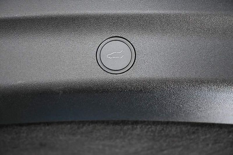 Tesla Model Y (2022) Long Range Dual Motor AWD 94% - fotka 36 z 44