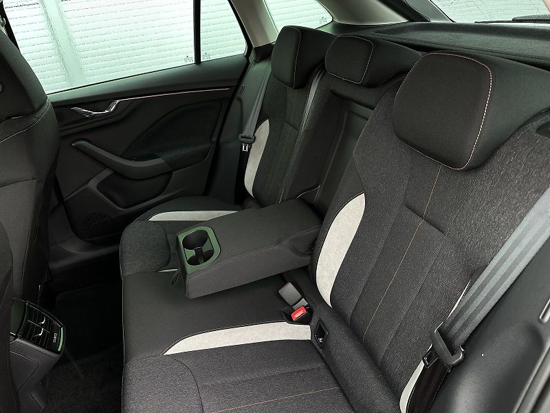 Škoda Scala First Edition 1.0TSi 85kW DSG - fotka 42 z 48