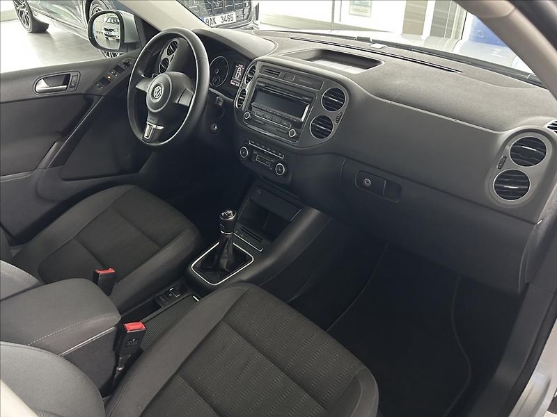 Volkswagen Tiguan 2,0   TDI,1.MAJ,SERVISKA,TAŽNÉ - fotka 9 z 22
