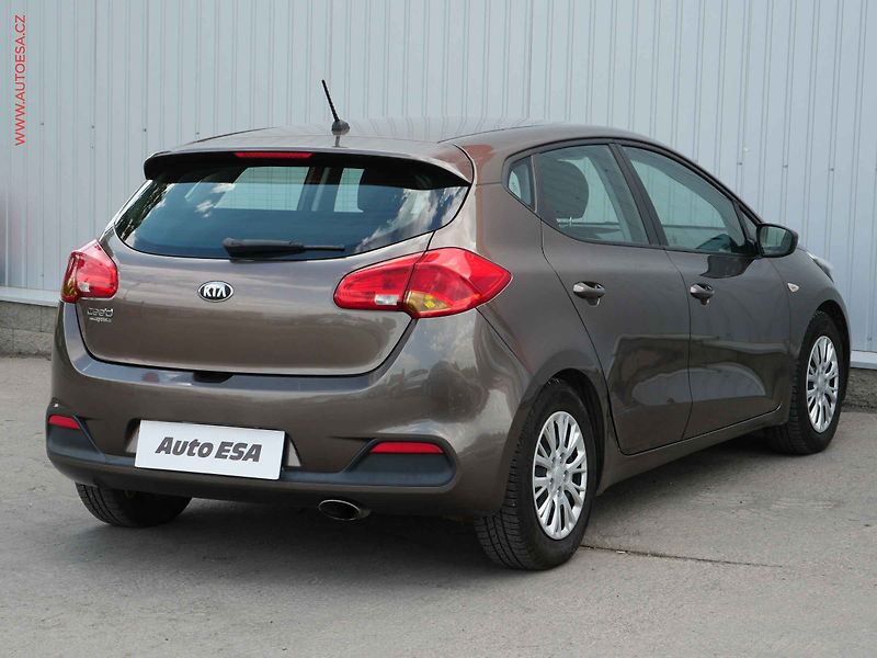 Kia Ceed (2012) 1.4i, ČR, AC, tempo - fotka 4 z 16