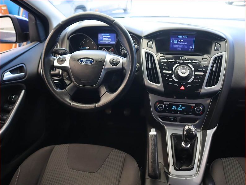 Ford Focus (2013) 2.0 TDCi, Serv.kniha, Navi - fotka 7 z 17