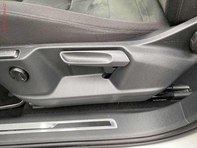 Volkswagen Tiguan (2019) 1.5 TSi, 1.maj,ČR, R-Line - fotka 14 z 18
