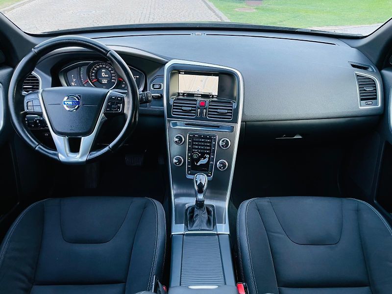 Volvo XC60 2.0D 5VÁLEC AUT TAŽNÉ VÝHŘEV - fotka 29 z 50