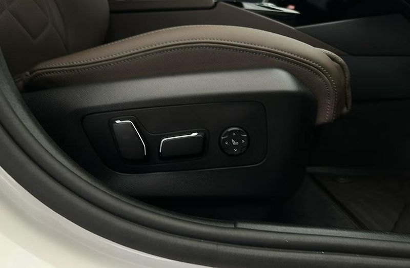 BMW i5 eDrive40 Touring M Kam Tažné - fotka 19 z 26