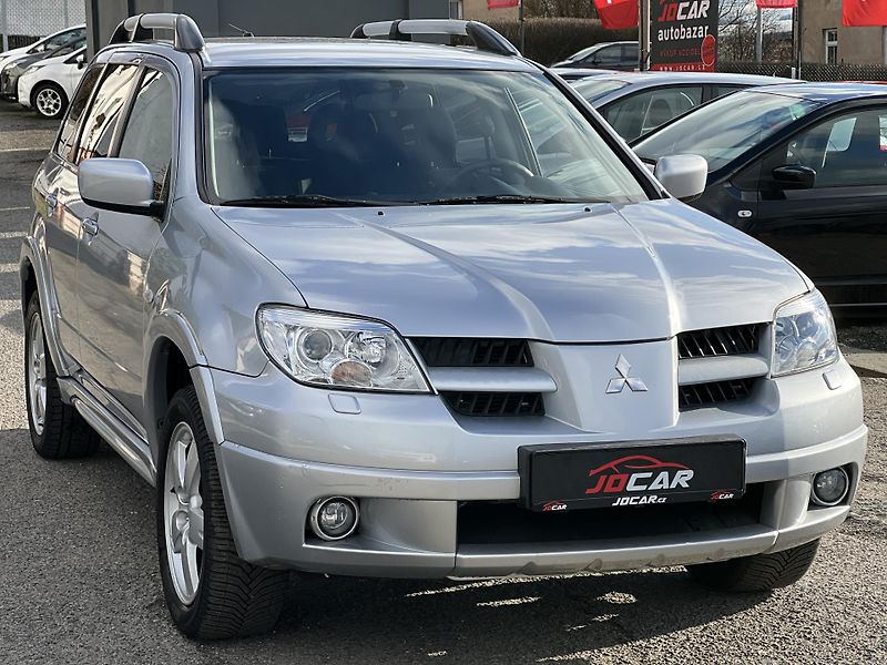 Mitsubishi Outlander Navigator 2.0i 4x4 KLIMA ALU - fotka 3 z 32