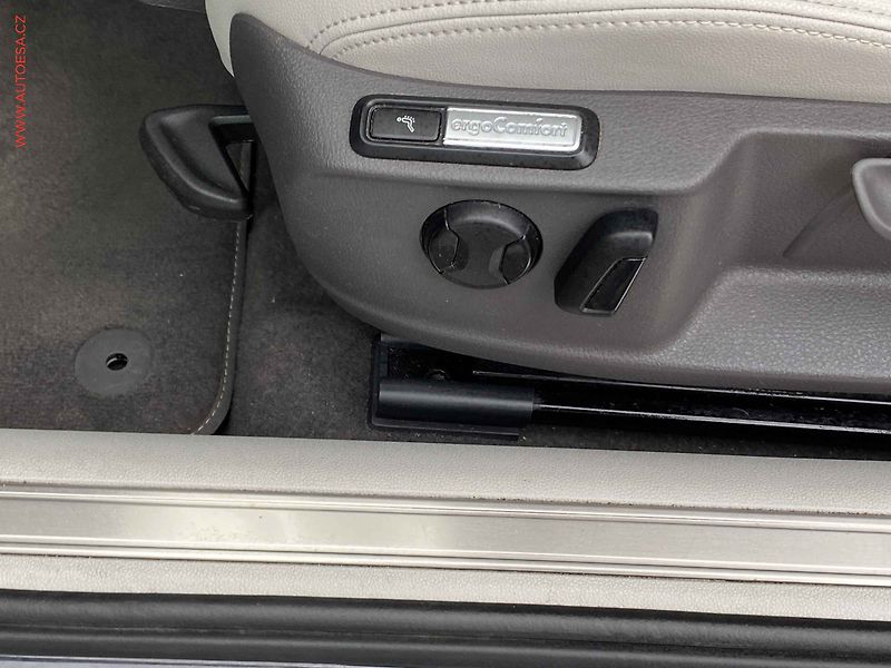 Volkswagen Passat (2020) 2.0 TDi, 1.maj,ČR, Elegance - fotka 12 z 18