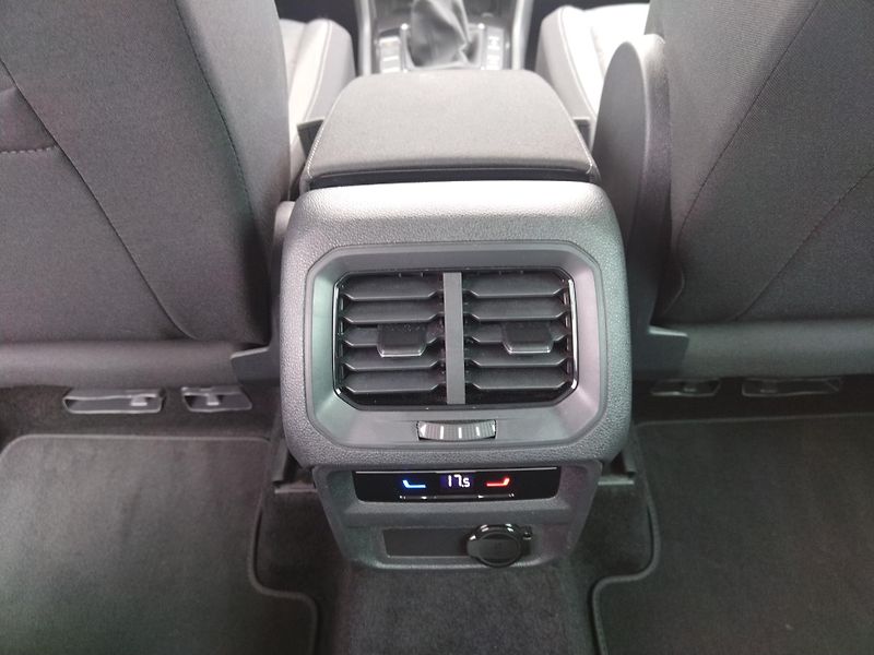 Volkswagen Tiguan Life 1.5 TSI 110kW - fotka 13 z 27