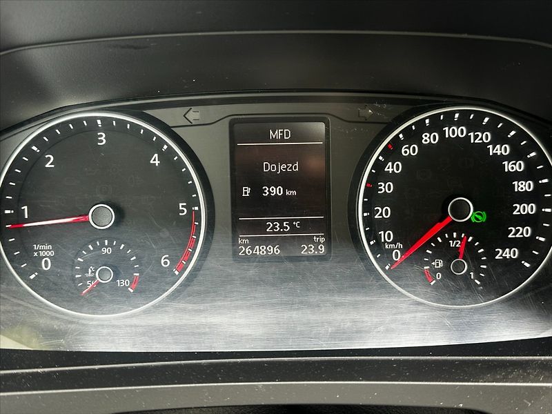 Volkswagen Caravelle 2.0TDI 110kW DSG - fotka 24 z 38