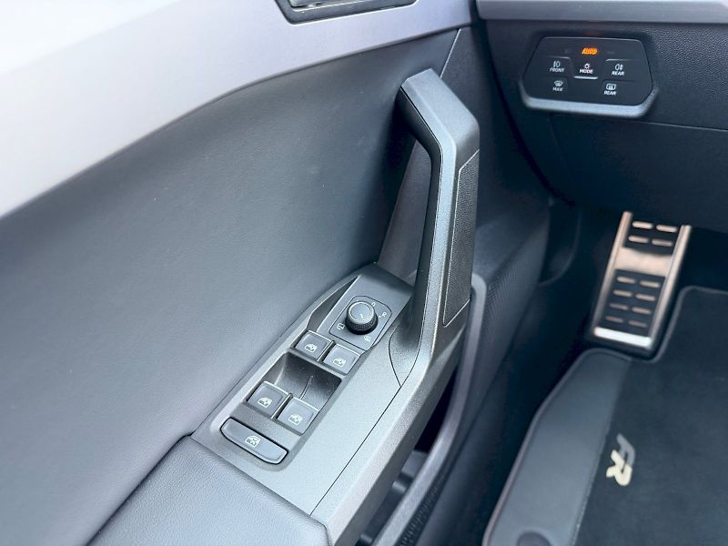 Seat Leon (2023) 1.5 TSI 96kW FR - fotka 10 z 35