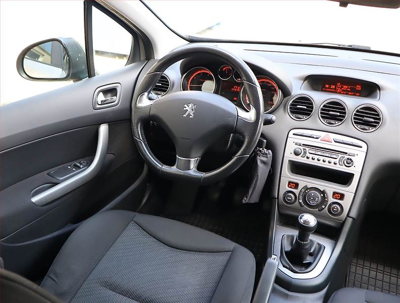 Peugeot 308 (2010) 1.6 VTi, Serv.kniha - fotka 7 z 17
