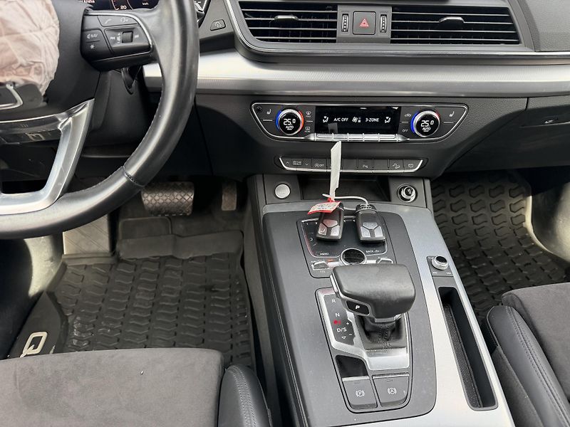 Audi Q5 40TDi QUATTRO SPORT závěs nav  - fotka 13 z 19