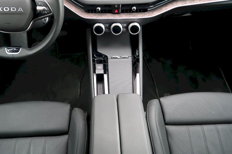 Škoda Superb (2025) L&K 2.0 TDI 142 kW 4x4 DSG - fotka 22 z 28